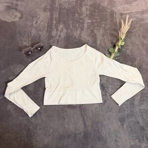 DSG Scoop Neck Long Sleeve Crop Top in Cream